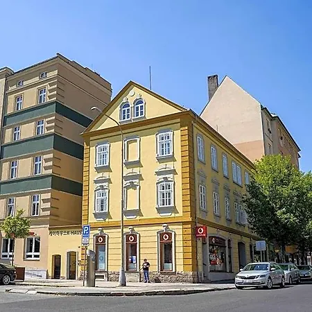 K-haus - Speaking, Contactless-self Check In Ostello Decin
